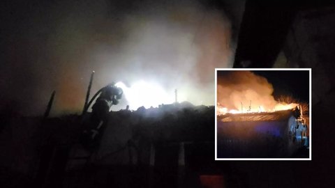 У Кривому Розі горів будинок: надзвичайники врятували літню жінку