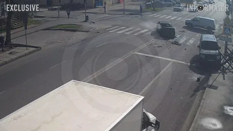 Видео момента: в Днепре на Калиновой BMW врезался в Mitsubishi