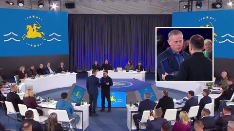 Зеленський вручив Нікополю, Павлограду та Марганцю відзнаки "Місто-герой України"