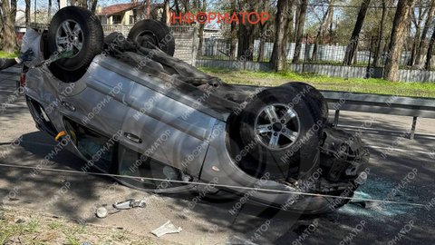 В Днепре на Криворожской Kia перевернулась на крышу