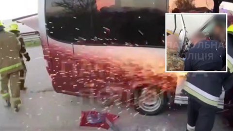 Смертельна аварія з маршруткою на трасі у Дніпропетровській області: поліцейські показали, як діставали людей з понівеченої машини