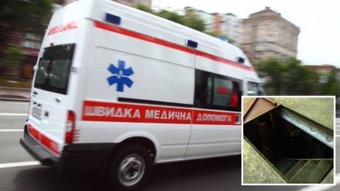 В Днепропетровской области 75-летний мужчина упал в погреб: его забрали медики