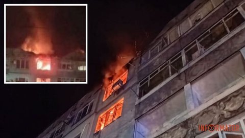 Зайнялися п'ятиповерхівка й кілька автівок: у Павлограді ворог дроном вдарив по будинку