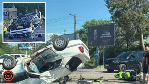 У Кам’янському двоє мотоциклістів на Kawasaki влетіли у Mercedes, той перекинувся: є загиблі