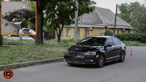 У Дніпрі на Січових Стрільців Volkswagen зіткнувся з мопедом: водія двоколісного госпіталізували