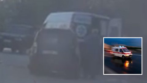 Потрапила в аварію, збив пікап, а "швидка" не доїхала до лікарні: у Дніпропетровській області 17-річна дівчина стала жертвою трьох ДТП за ранок