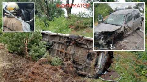 Маршрутка «Кривий Ріг – Дніпро» злетіла у кювет на трасі та перекинулася після зіткнення зі Skoda: є постраждалі