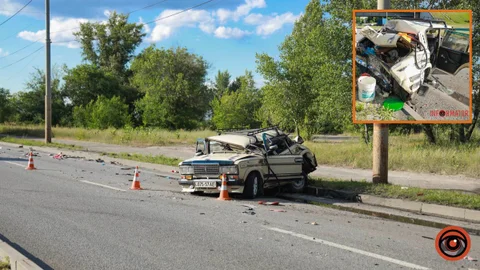 В Днепре возле Южного моста столкнулись фура DAF и Lada: два человека в больнице