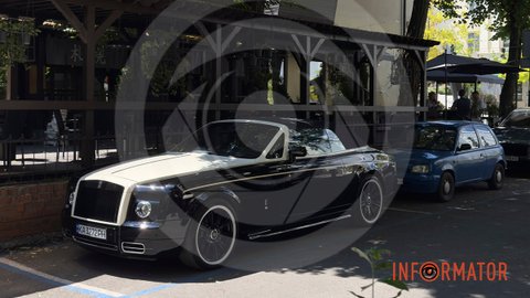 Стоит около 10 миллионов гривен: в центре Днепра заметили роскошный Rolls-Royce Phantom Drophead Coupe
