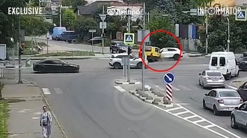 У Дніпрі на Запорізькому шосе “в лоб” зіткнулись Honda та Mercedes: відео моменту ДТП