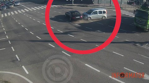 У Дніпрі на Донецькому шосе зіштовхнулись дві автівки: відео моменту