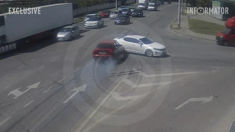 У Дніпрі на Калиновій зіткнулися ЗАЗ та Kia: відео моменту ДТП
