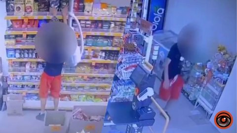 Украл товар и сбежал: в Днепре на Донецком шоссе 19-летний мужчина ограбил магазин, но попал на камеры