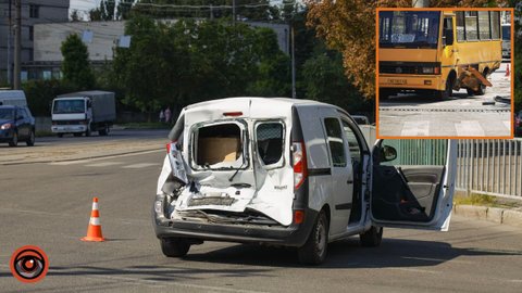 В Днепре на Рабочей ЗИЛ въехал в Renault и маршрутку №106: пострадали три человека, работает регулировщик