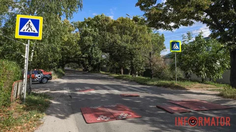 Опасность на дороге: в Днепре на Симиренковской на месте смертельного ДТП возле гимназии разорвало «берлинские подушки»