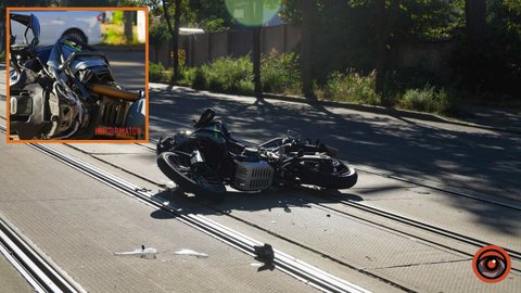 У Дніпрі на Грушевського зіткнулися Mercedes та мотоцикліст: водія шпиталізували, трамваї зупинилися