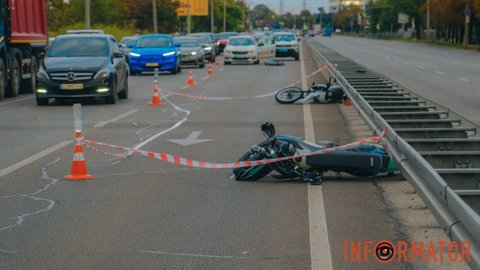 В Днепре на Набережной Заводской столкнулись два мотоциклиста: один из водителей погиб