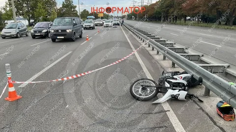 В Днепре на Набережной Заводской 16 сентября столкнулись 2 мотоциклиста: погиб 40-летний мужчина