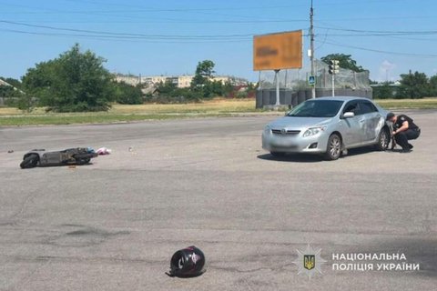У Нікополі Toyota на швидкості зіткнулася з мопедом Honda, яким керувала 17-річна дівчина: водієві повідомили про підозру