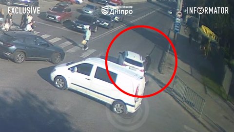 У Дніпрі на Калиновій 11-річна дитина на самокаті потрапила під колеса Kia: момент події
