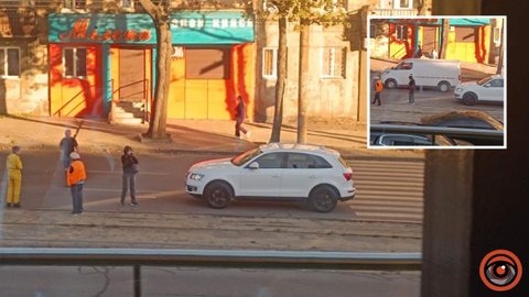 В Днепре по проспекту Богдана Хмельницкого Audi сбила 35-летнюю женщину: детали от полиции