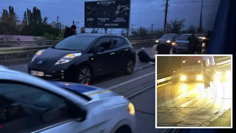 В Днепре на Старом мосту под колеса Nissan попала женщина, шедшая по трамвайным путям: детали от полиции