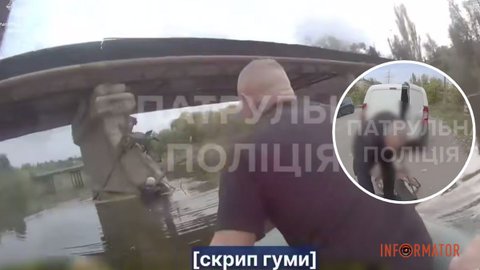 Едва держался за ветку в воде: в Кривом Роге патрульные вместе с неравнодушными очевидцами спасали мужчину