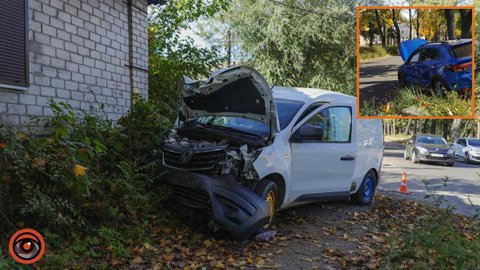 В Днепре на Щепкина Renault после столкновения с Kia вылетел на пешеходную зону