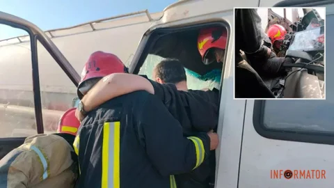 В Днепропетровской области грузовик столкнулся с микроавтобусом: есть пострадавший