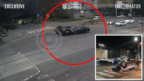 Відео моменту ДТП: у Дніпрі на проспекті Хмельницького зіткнулись дві Toyota, одне авто перекинулось