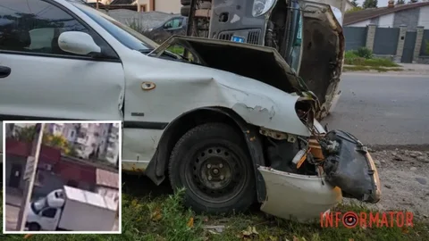 Відео моменту: у Дніпрі на Зразковій Daewoo врізався у "ГАЗель" і та перекинулась на бік