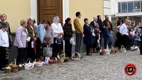 Як у храмах Коломиї освячували великодні кошики | Фоторепортаж 5