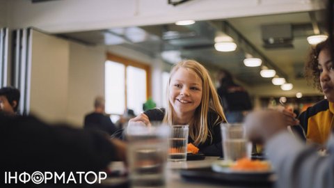 В Минобразования обещают с сентября бесплатные школьные обеды для учащихся 5-11 классов, но при одном условии