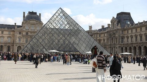 Ограбление Лувра совершили не мафиози, а мелкие преступники — прокуратура Парижа