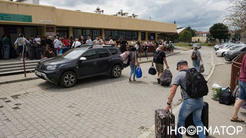 Польша ужесточила условия помощи украинским беженцам