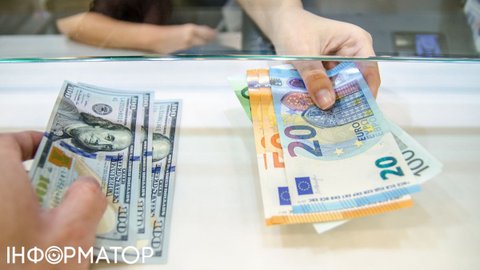 Сбережения в евро или в долларе - эксперты удивили прогнозом