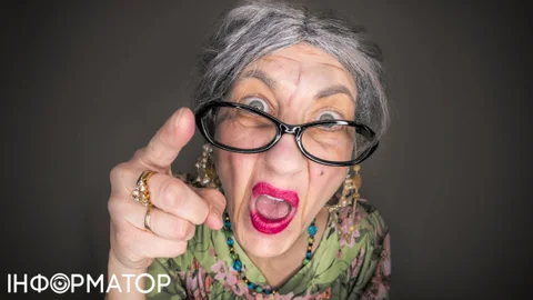 Занадто стара: ПриватБанк несподівано зрізав жинці кредитний ліміт