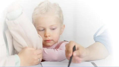 Через ЦНАП или ПФУ можно получить более 3 тыс. грн пособия на ребенка