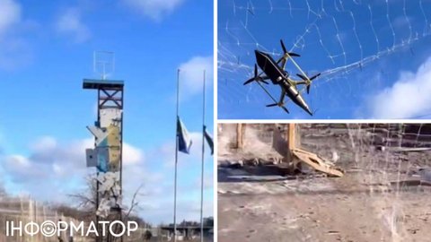 Відважні дівчата відвідали місце у Купʼянську, де Зеленський раніше запилив селфі: в стелу вже був приліт, антидронові сітки розірвано вщент