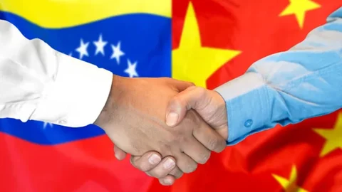 Китай заявив, що підтримуватиме Венесуелу та надішле їй допомогу