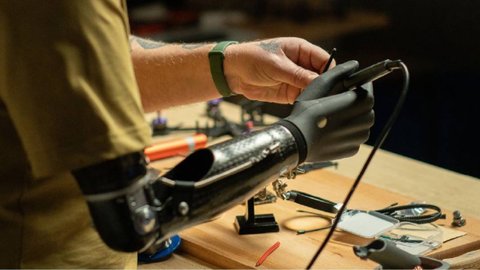 Уряд розширив доступ до протезів і ортезів: отримати можна через ЦНАП