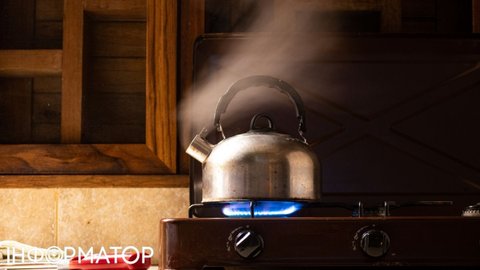 Без опалення і електрики: правила безпеки для тих, хто гріється біля газової плити
