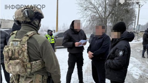 Квиток у гори за тисячі доларів: на Прикарпатті ДБР накрило схему втечі ухилянтів та дезертирів до Румунії