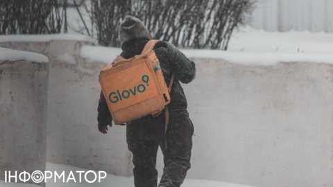 У Glovo пообіцяли повернути гроші всім постраждалим від їх застосунку, який збожеволів та списав тисячі гривень чайових