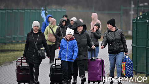 Польща боротиметься за українських біженців: експерти розповіли, як їх повернути додому