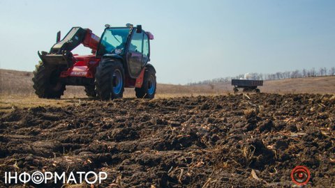 Це катастрофа:  Україні загрожує дефіцит добрив цієї посівної і не лише через війну в Ірані