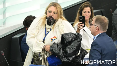 Скандальну євродепутатку Шошоаке, яка погрожувала Зеленському, можуть відправити на психіатричну експертизу