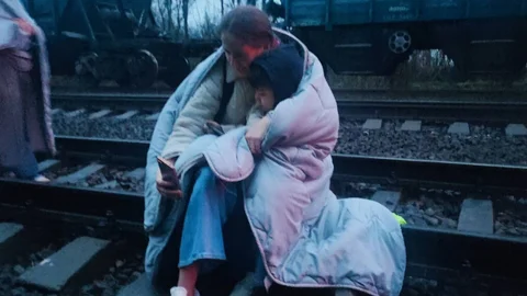 Від шахедів ми ховалися під вагонами - журналістка з Дніпра розповіла про пекельну подорож Укрзалізницею