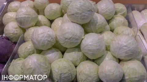 Гуртові ціни на капусту в Україні вдвічі нижчі, ніж рік тому: що просять за овоч в супермаркетах