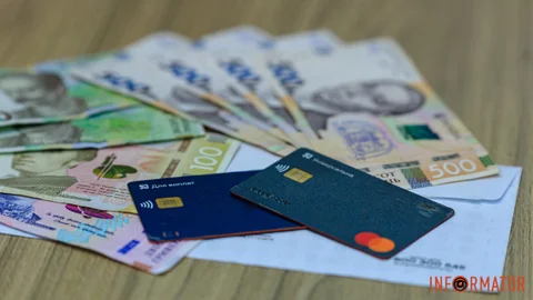 Зарплати керівництва ПФУ зросли вдвічі, сталі відомі їх пенсії - огляд декларацій